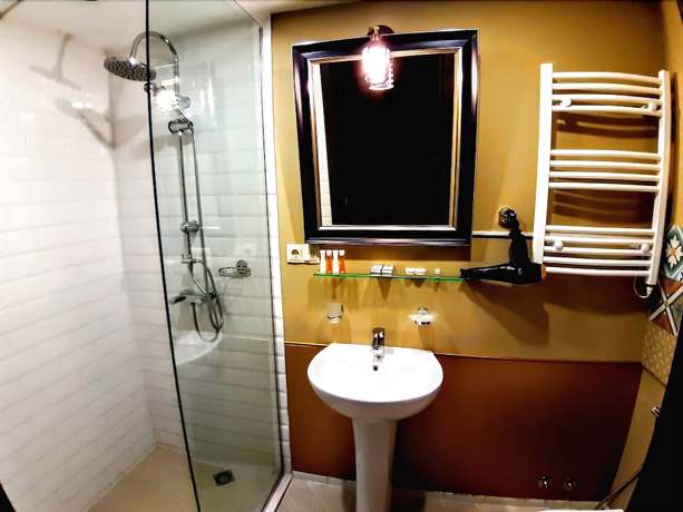 Imagen de la habitación del Hotel Brigitte, Tbilisi. Foto 7
