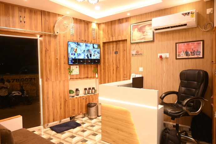 Imagen de los interiores del Hotel Brij Inn. Foto 12