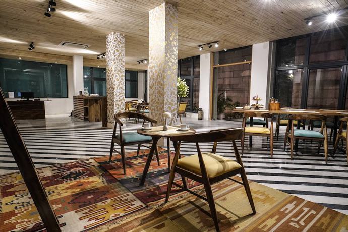Imagen del bar/restaurante del Hotel Brij Nest, Jaipur - An All Suite Boutique. Foto 2