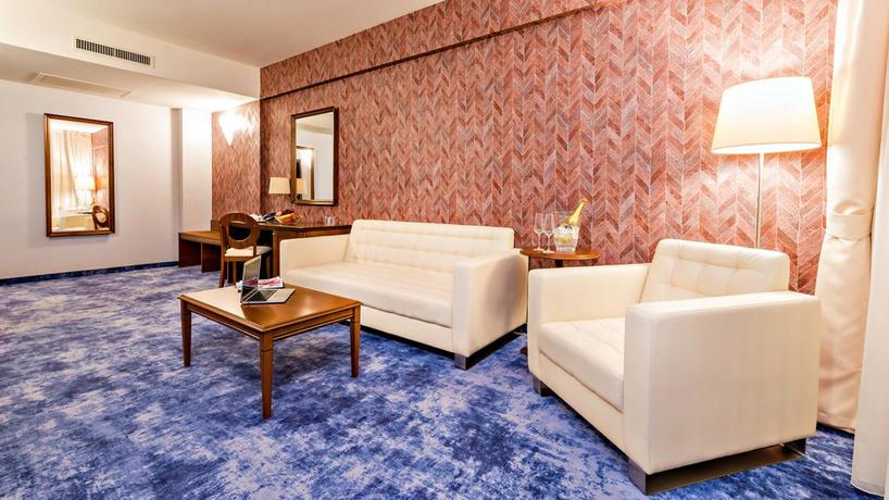 Imagen de la habitación del Hotel Briliant. Foto 6