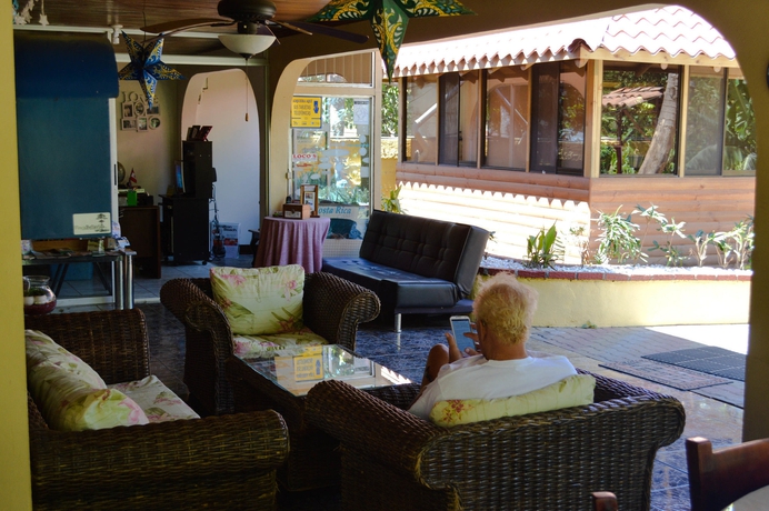 Imagen de los exteriores del Hotel Brillasol Airport. Foto 7