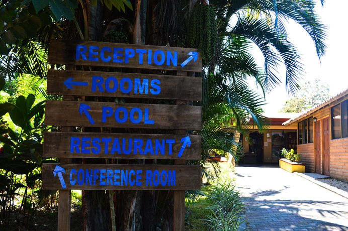 Imagen de los exteriores del Hotel Brillasol Airport. Foto 9