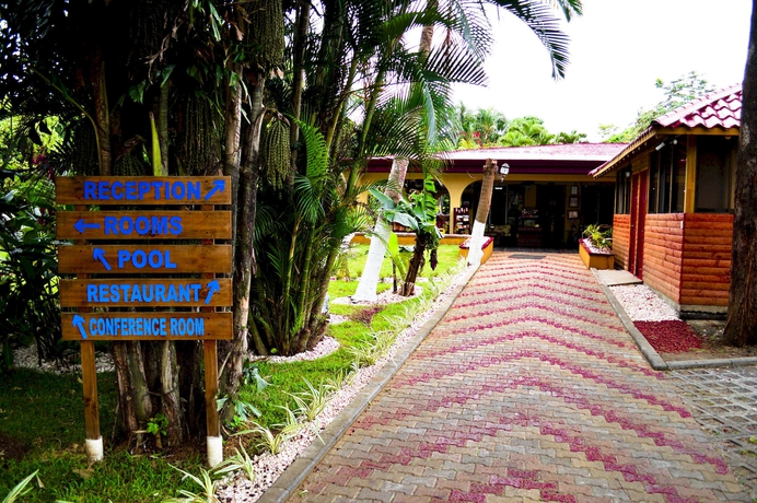 Imagen de los exteriores del Hotel Brillasol Airport. Foto 12