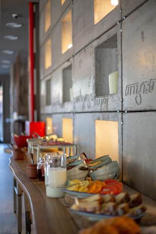 Imagen del bar/restaurante del Hotel Brim, Tbilisi. Foto 6