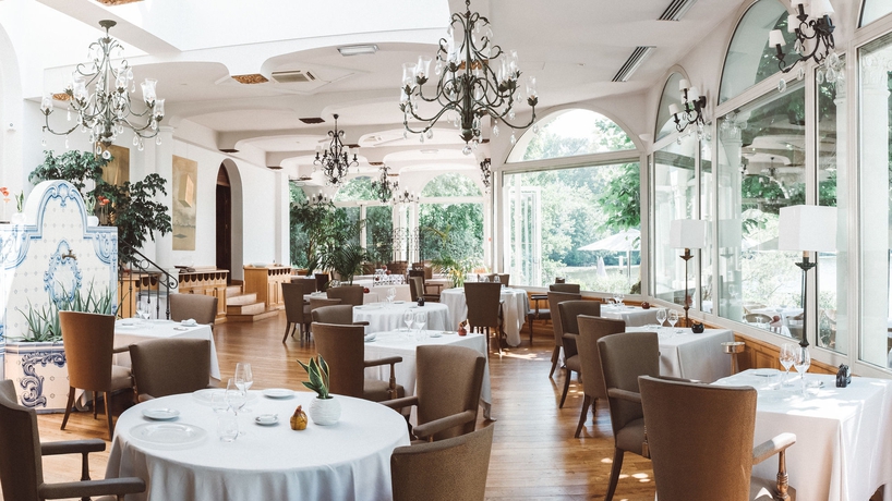 Imagen del bar/restaurante del Hotel Brindos, Lac and Château. Foto 3