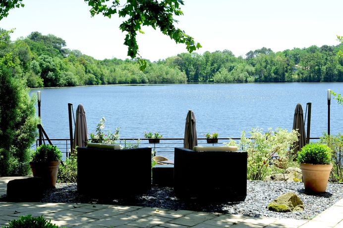 Imagen de los exteriores del Hotel Brindos, Lac and Château. Foto 9