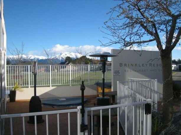 Imagen de la piscina del Hotel Brinkley Resort. Foto 33