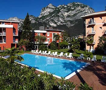 Imagen de la piscina del Hotel Brione Green Resort. Foto 19