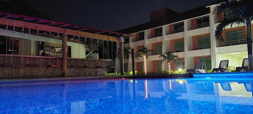 Imagen de la piscina del Hotel Brisa Color Esmeralda. Foto 10
