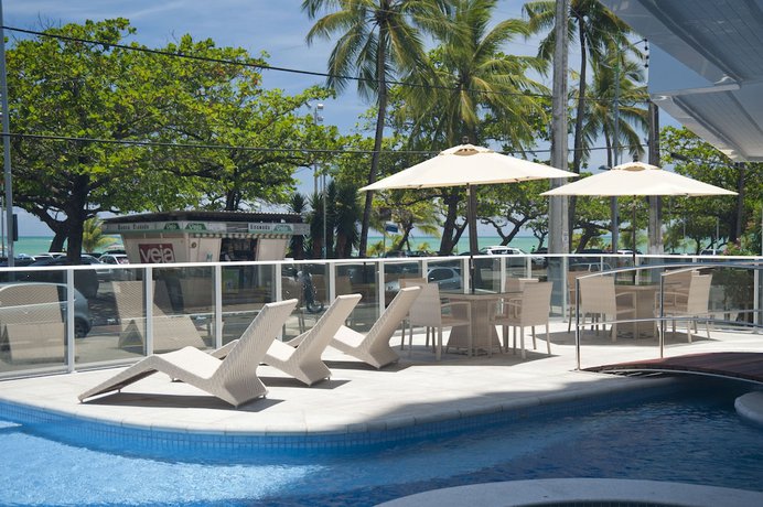 Imagen de la piscina del Hotel Brisa Praia. Foto 16