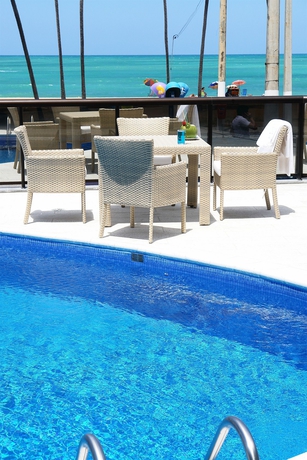 Imagen de la piscina del Hotel Brisa Tower. Foto 16