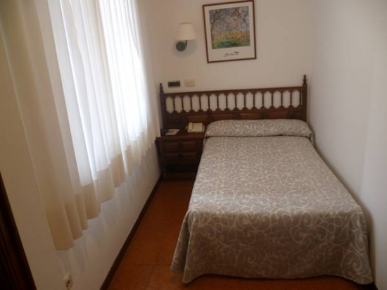 Imagen de la habitación del Hotel Brisamar, A Guardia. Foto 5