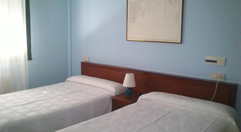 Imagen de la habitación del Hotel Brisamar. Foto 8