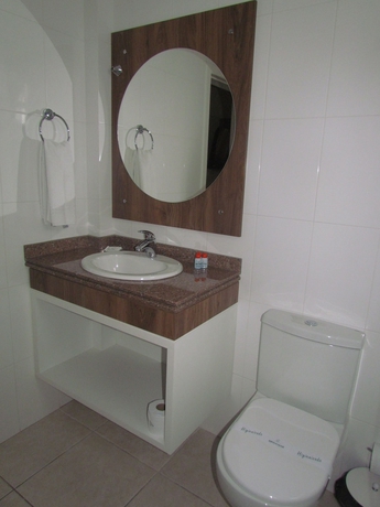 Imagen de la habitación del Hotel Brisamar Suite. Foto 12