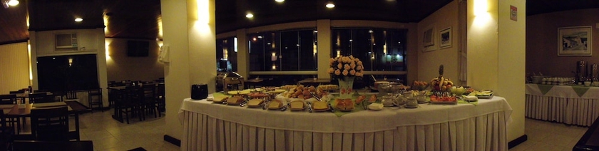 Imagen del bar/restaurante del Hotel Brisamar Suite. Foto 2