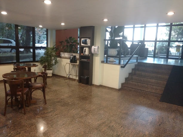 Imagen del bar/restaurante del Hotel Brisamar Suite. Foto 3