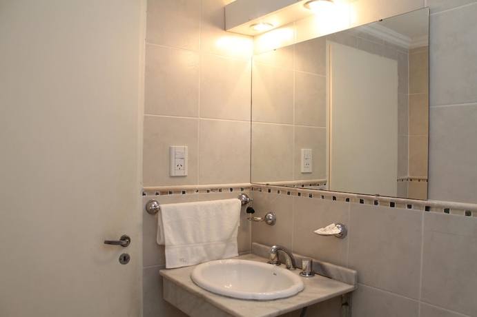 Imagen de la habitación del Hotel Brisas Del Lago Apartamentos. Foto 9