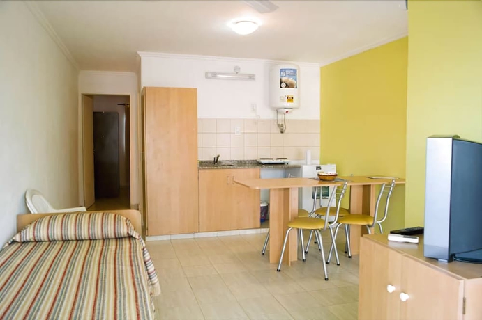 Imagen de la habitación del Hotel Brisas Del Lago Apartamentos. Foto 11