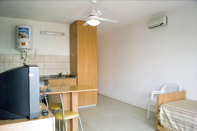 Imagen de la habitación del Hotel Brisas Del Lago Apartamentos. Foto 13