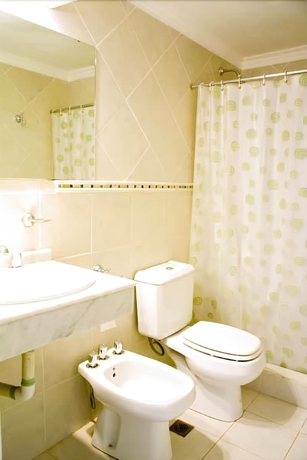 Imagen de la habitación del Hotel Brisas Del Lago Apartamentos. Foto 18