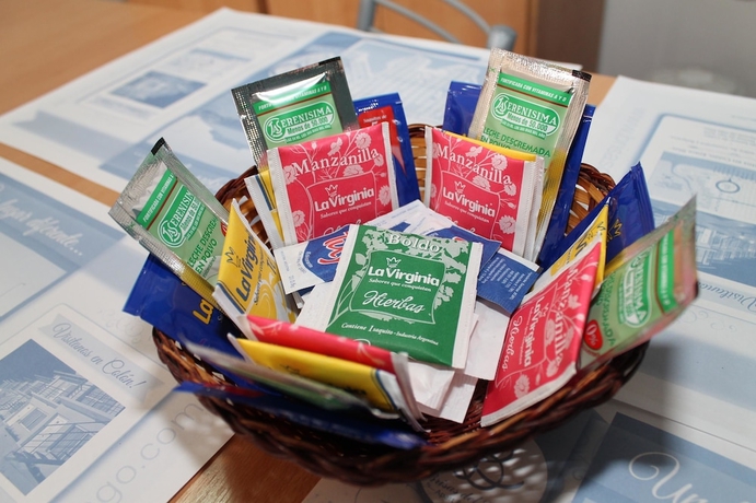 Imagen del bar/restaurante del Hotel Brisas Del Lago Apartamentos. Foto 6