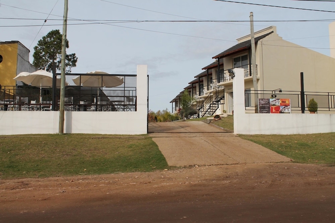 Imagen general del Hotel Brisas Del Lago Apartamentos. Foto 2