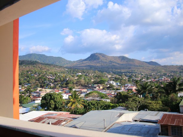 Imagen de los exteriores del Hotel Brisas. Foto 12