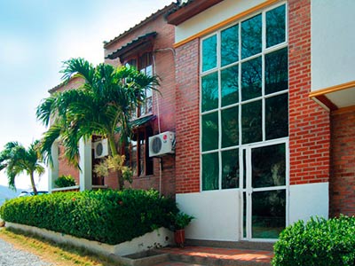 Imagen de los exteriores del Hotel Brisas Marinas. Foto 13