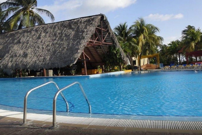 Imagen general del Hotel Brisas Santa Lucia. Foto 6