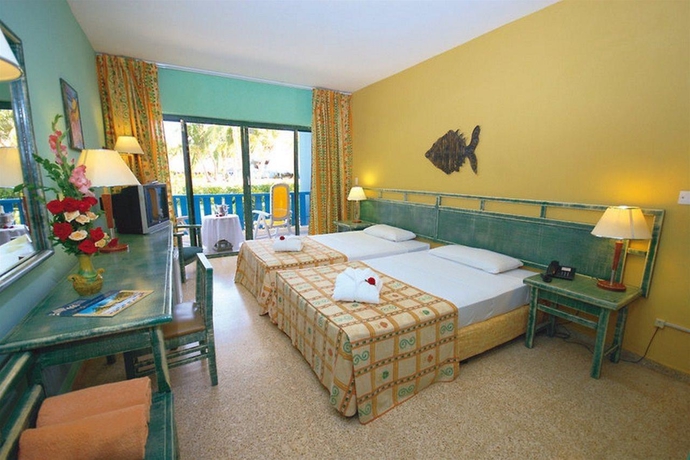 Imagen general del Hotel Brisas Santa Lucia. Foto 7