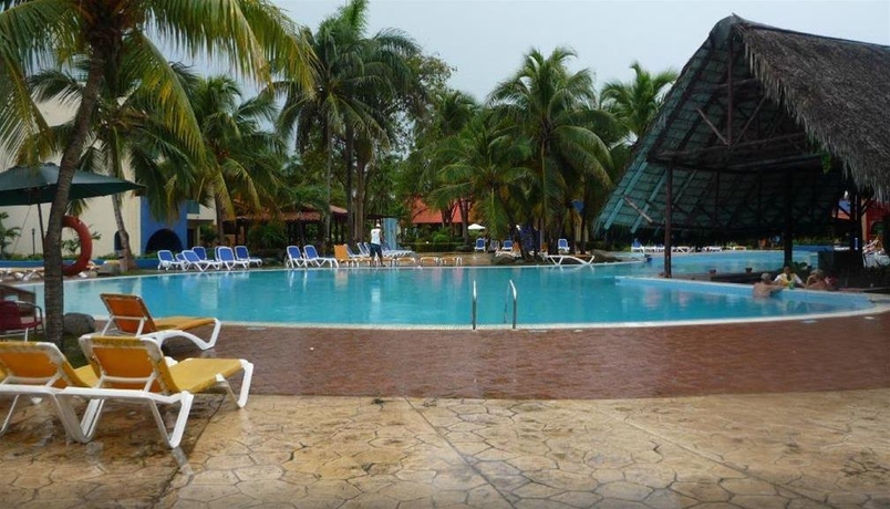 Imagen general del Hotel Brisas Santa Lucia. Foto 9