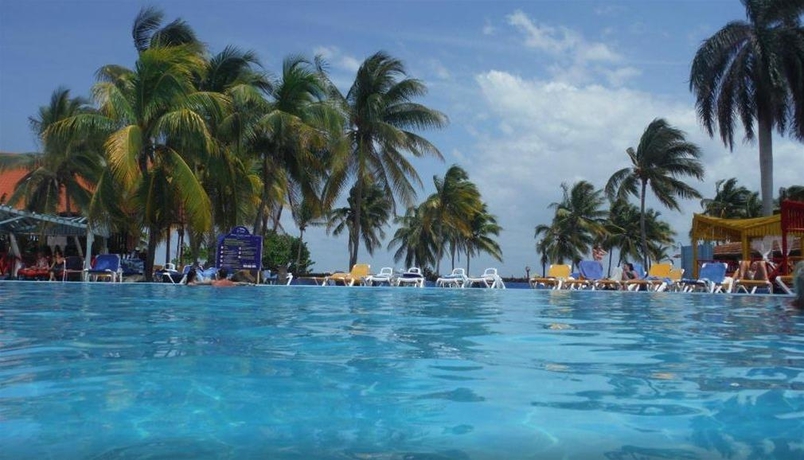 Imagen general del Hotel Brisas Santa Lucia. Foto 11