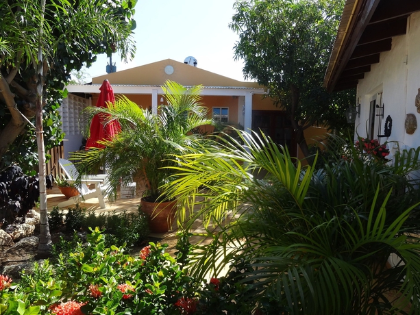 Imagen de los exteriores del Hotel Brisas Studio Apartments - Adults Only. Foto 10