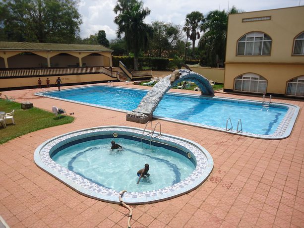 Imagen de la piscina del Hotel Brisk Triangle. Foto 16