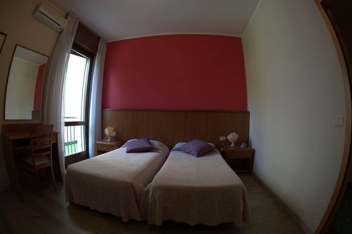 Imagen de la habitación del Hotel Bristol, Alboletta. Foto 3
