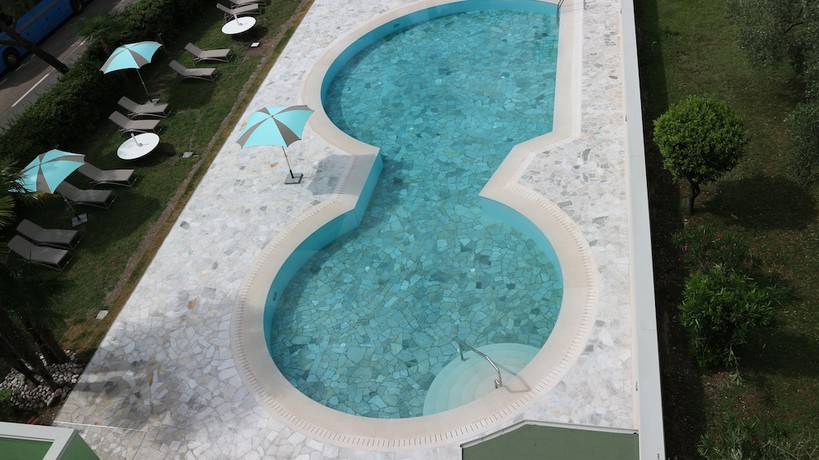 Imagen de la piscina del Hotel Bristol, Alboletta. Foto 14