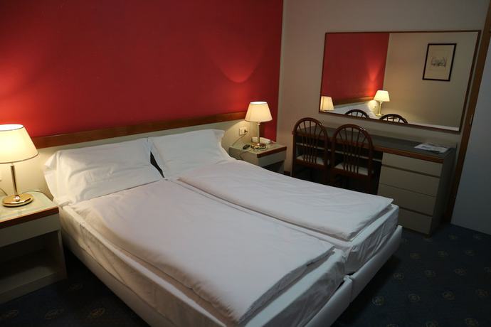 Imagen de la habitación del Hotel Bristol, Alboletta. Foto 5
