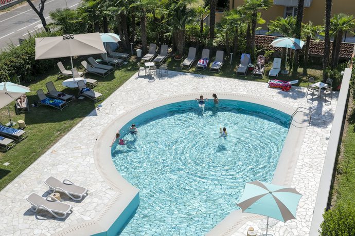 Imagen de la piscina del Hotel Bristol, Alboletta. Foto 16