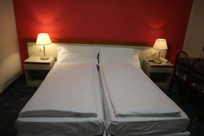 Imagen de la habitación del Hotel Bristol, Alboletta. Foto 7