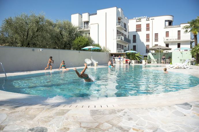 Imagen general del Hotel Bristol, Alboletta. Foto 1