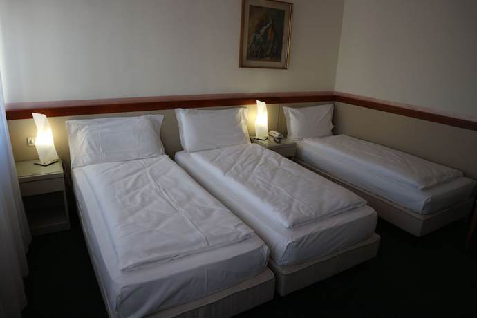 Imagen de la habitación del Hotel Bristol, Alboletta. Foto 11