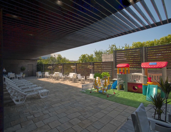 Imagen de los exteriores del Hotel Bristol Apart. Foto 16