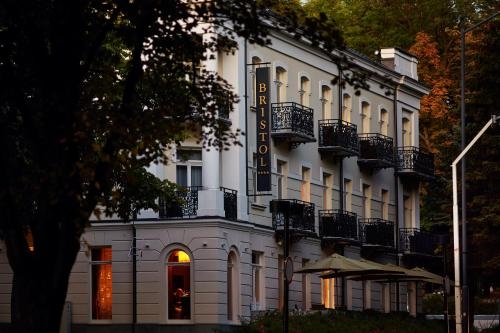 Imagen general del Hotel Bristol Art and Medical Spa. Foto 2