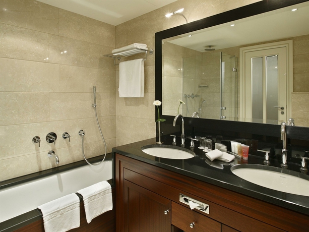 Imagen de la habitación del Hotel Bristol Berlin. Foto 7