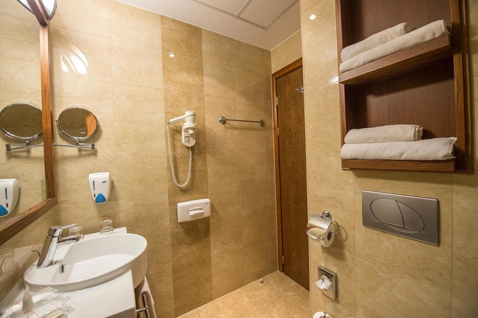 Imagen de la habitación del Hotel Bristol Budapest. Foto 7