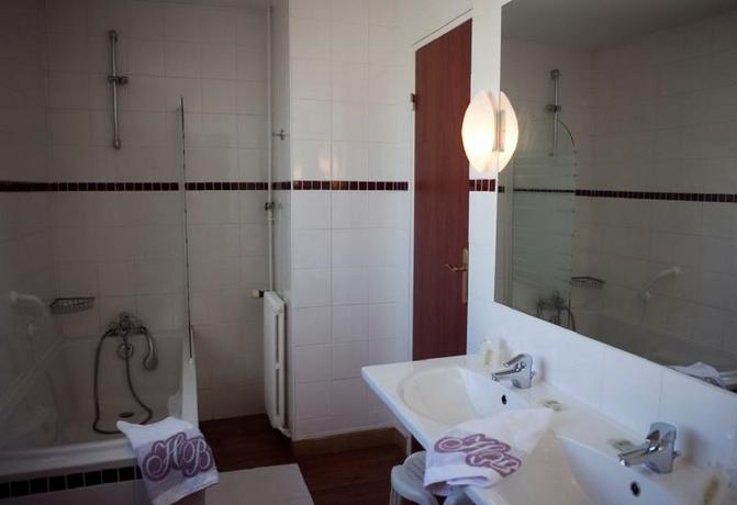 Imagen de la habitación del Hotel Bristol, Caen. Foto 5