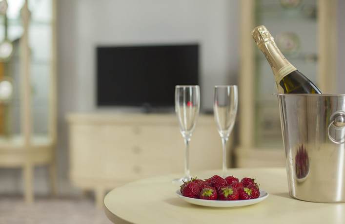 Imagen de la habitación del Hotel Bristol Central Park. Foto 10