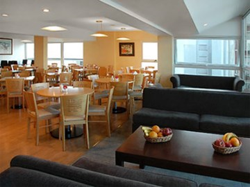Imagen del bar/restaurante del Hotel Bristol Condominio. Foto 2