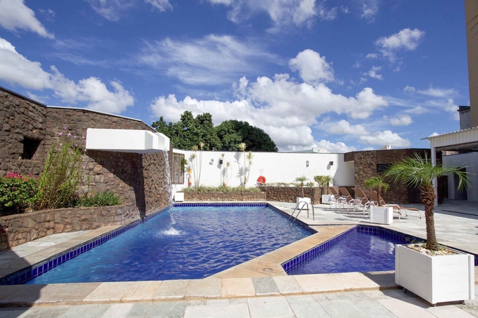 Imagen de la piscina del Hotel Bristol Exceler Plaza. Foto 14