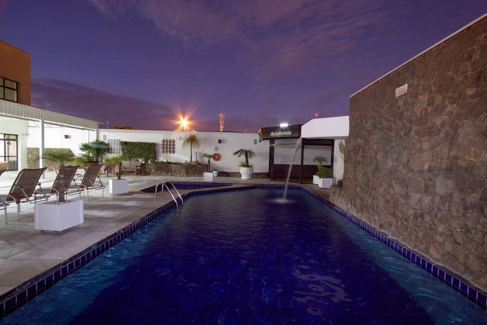 Imagen de la piscina del Hotel Bristol Exceler Plaza. Foto 15